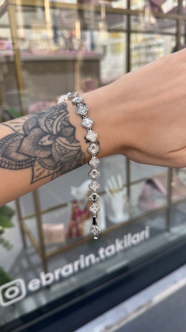 B188 Zirkon Taşlı Yonca Motifli Bileklik