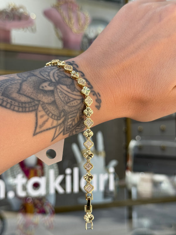 B108 Altın Renkli Yonca Desen Detaylı Şık Bileklik