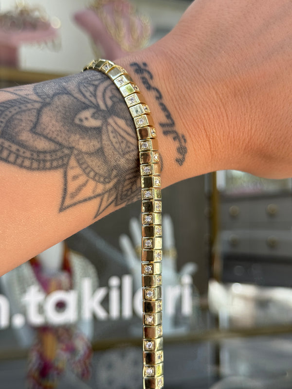 B190 Altın Renk Kare Taşlı Şık Bileklik