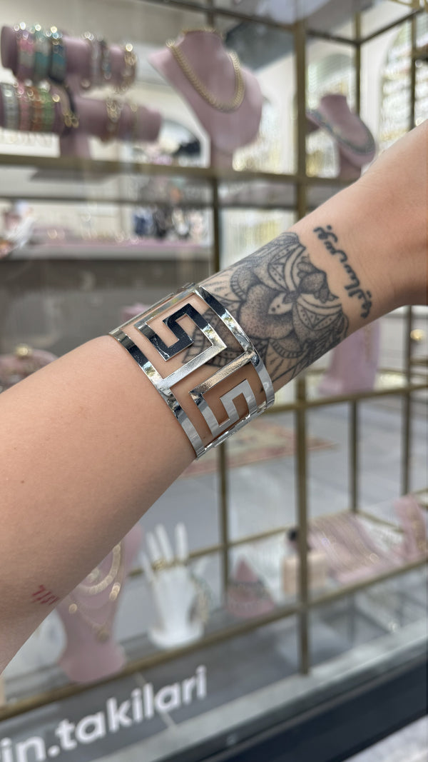KL110 Gümüş Renk Geometrik Desenli Metal Kelepçe