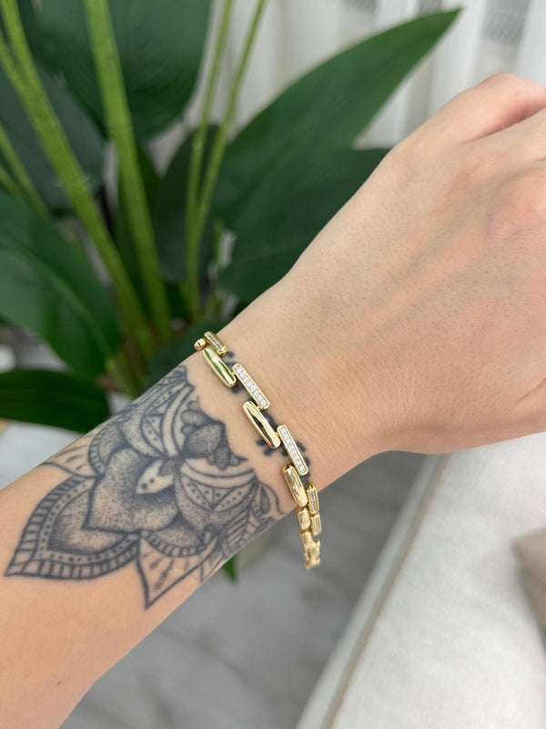 B195 Modern Tasarım Baget Taşlı Gold Renk Bileklik